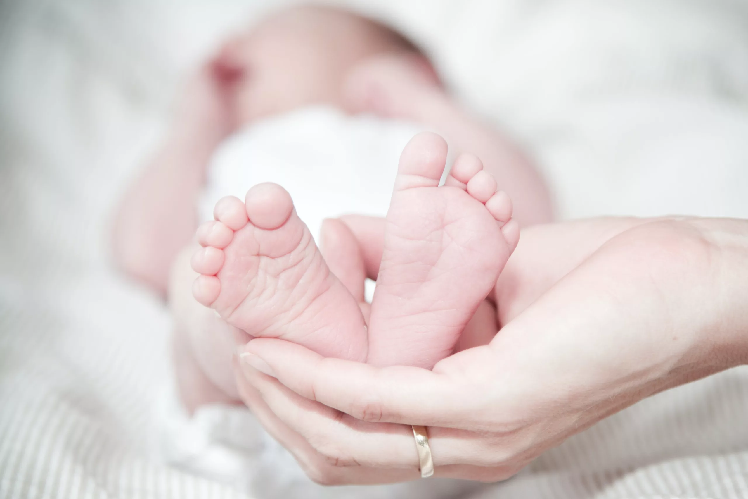 Pieds d'un bébé qui dort