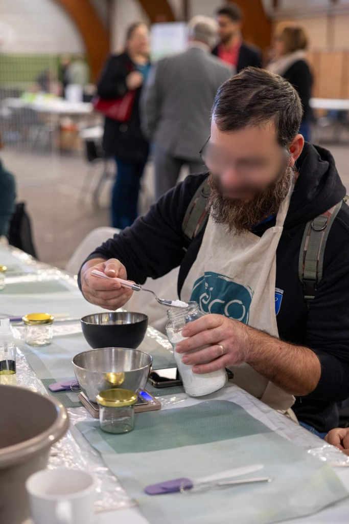 Fabrication cosmétique au Village zéro-déchet du Sigidurs
