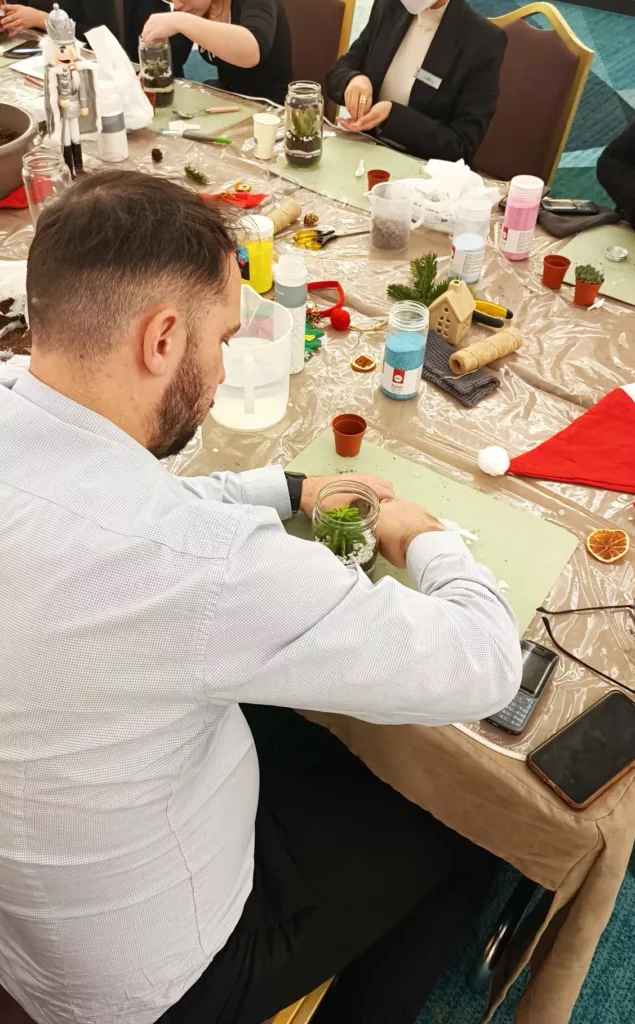animation de Noel, fabrication de terrariums en entreprise