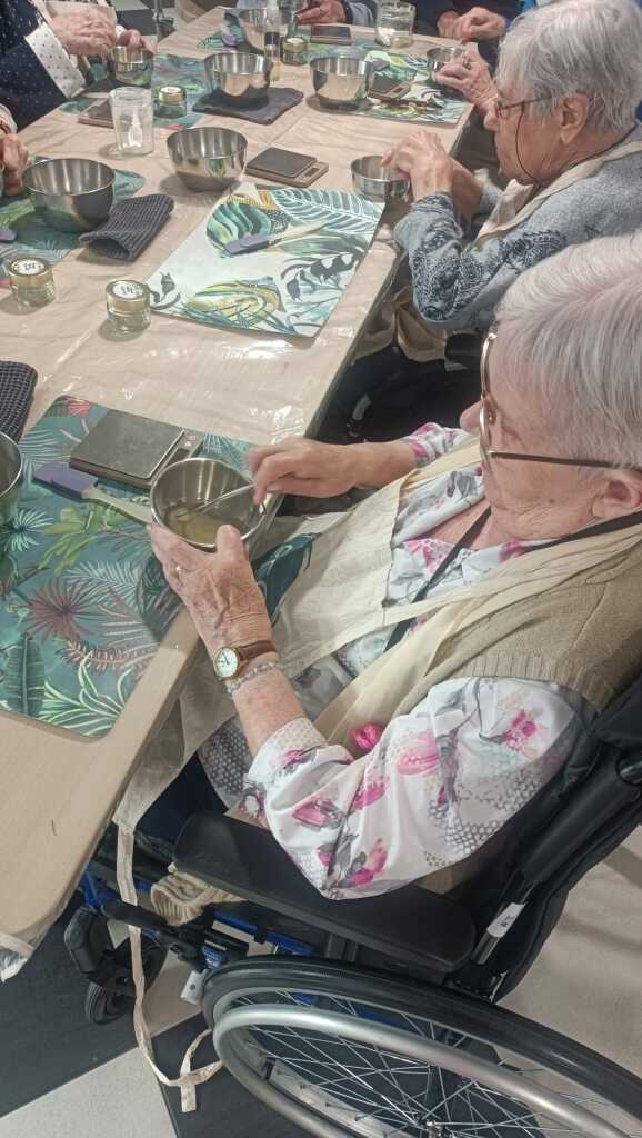 Atelier seniors pour fabrication d'une crème visage